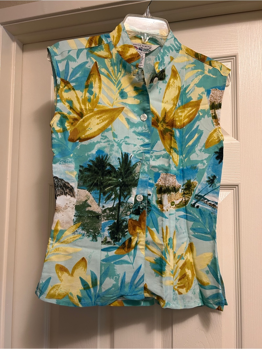 Sleeveless Tropical Print Button-Up Top - Turquoise & Yellow